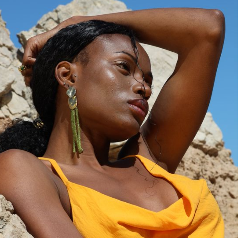 Les couleurs qui vont aux brunes | LAVANI Jewels, image size:1000x1000