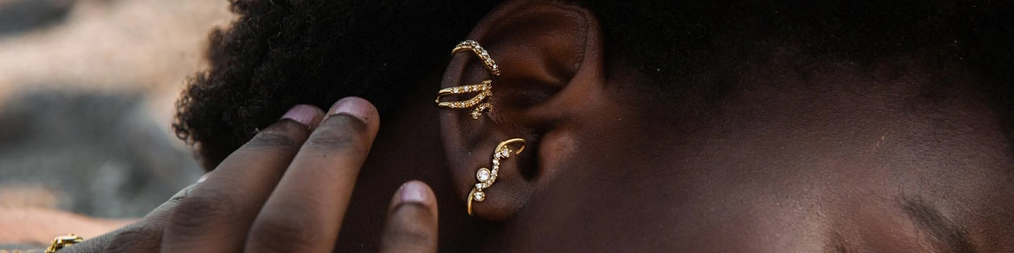 Pendientes ear cuff dorados grandes, con cadenas, multicolor y sin agujero.