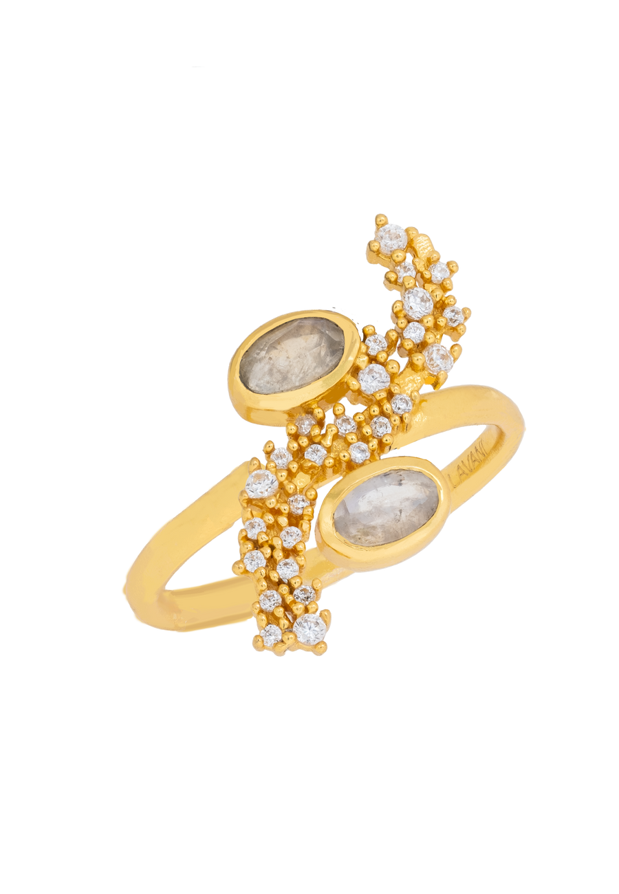 Anillo ondulado con piedraluna y circonitas