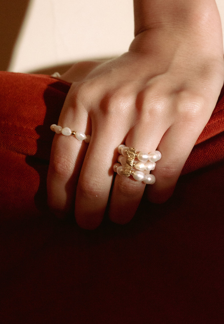 anillo fino de perlas