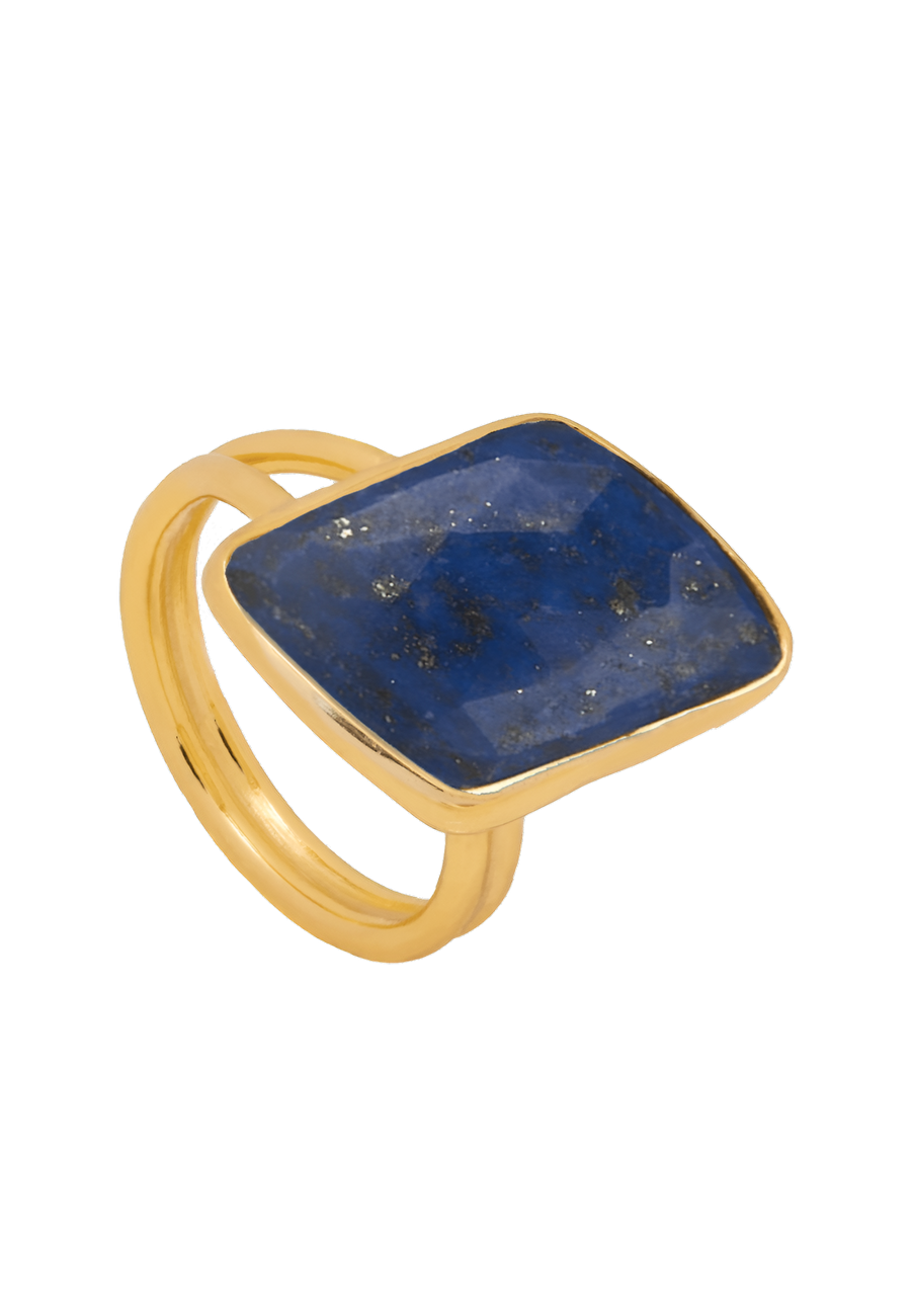 Anillo con forma geometrica bañado en oro de 24 quilates