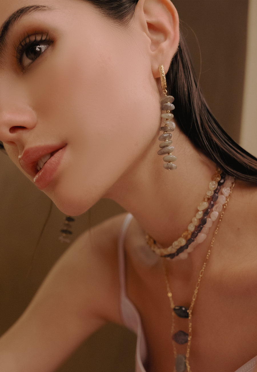 pendientes de piedras gris