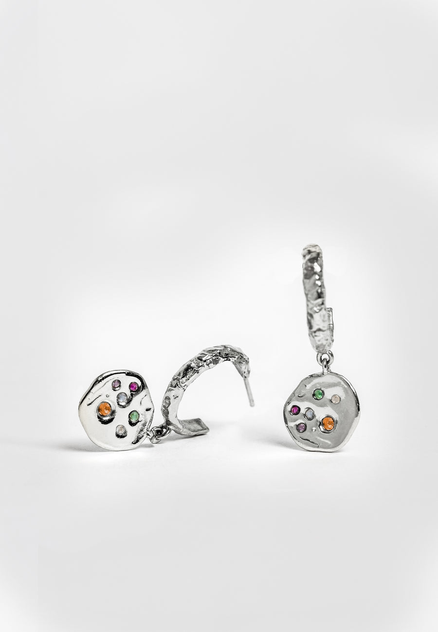 Pendientes de aro plateados con moneda de piedras naturales de colores