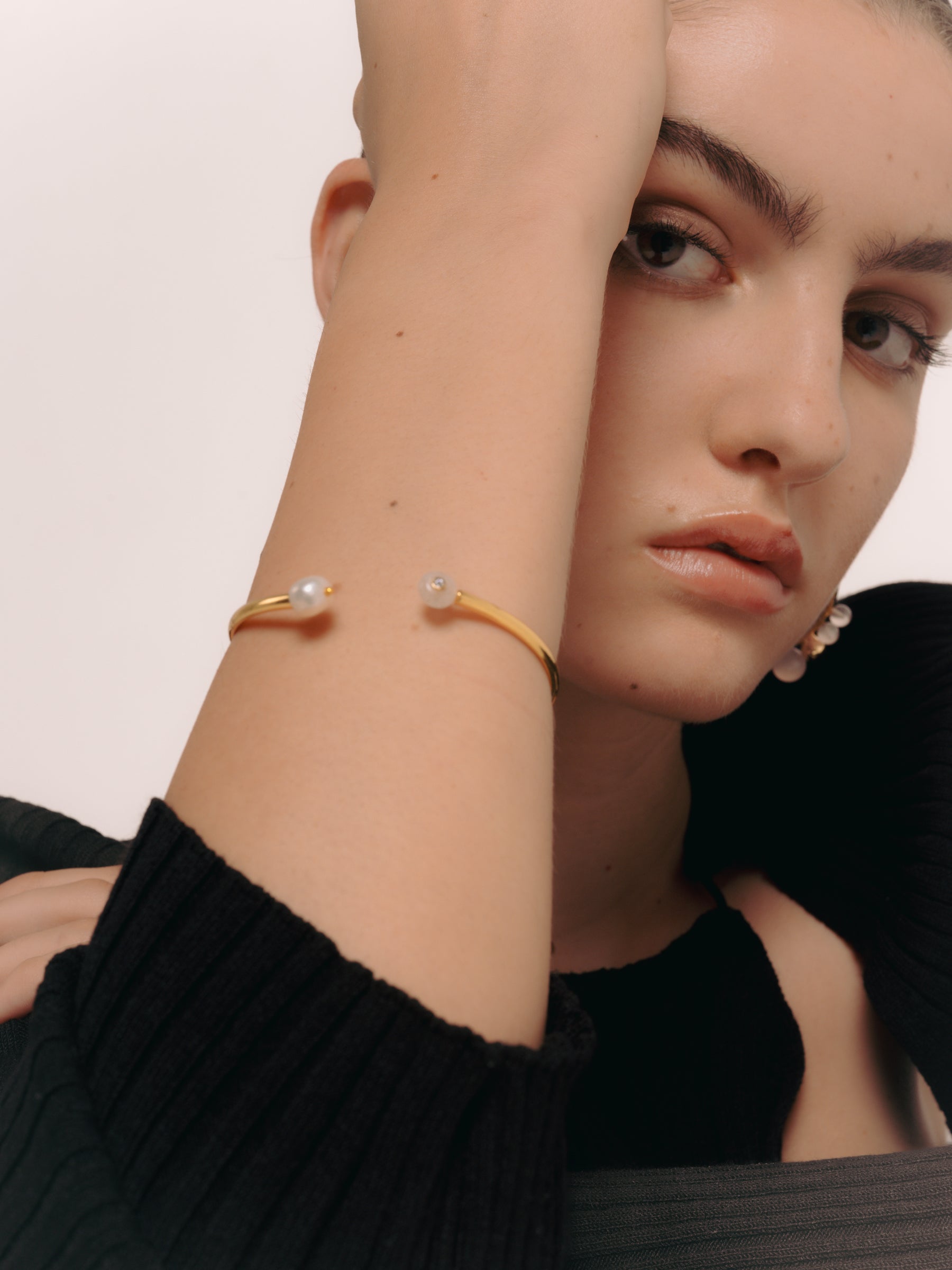LAVANI JEWELS Bracciale Karma Cerchio Con Labradorite - Placcato Oro 24K, Ipoallergenico