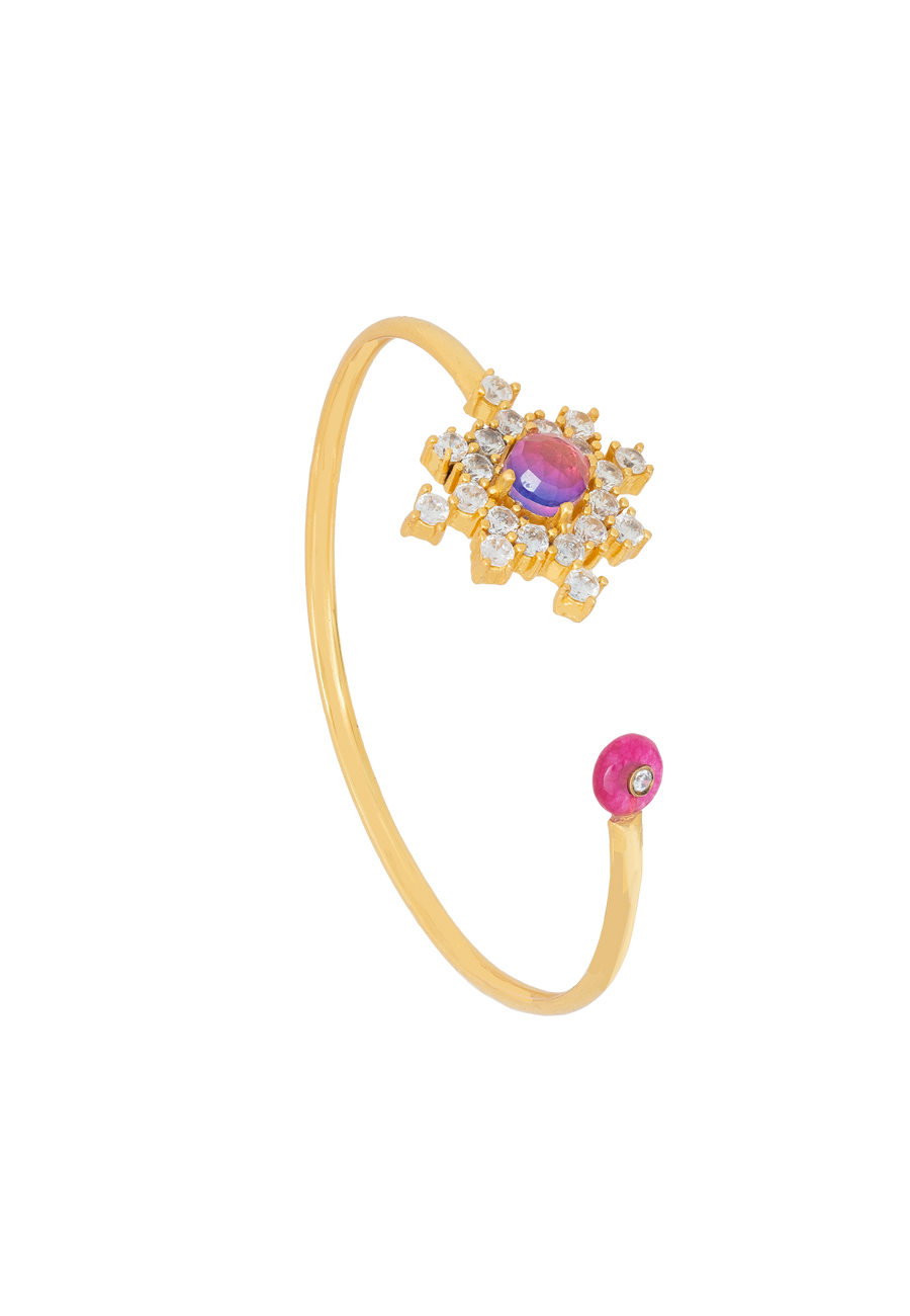 Brazalete en forma de estrella con piedras en tonos morados y fucsias