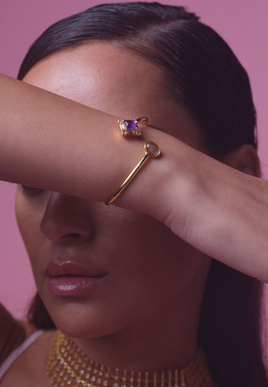 brazalete fino morado inspirado en la estrella Polar