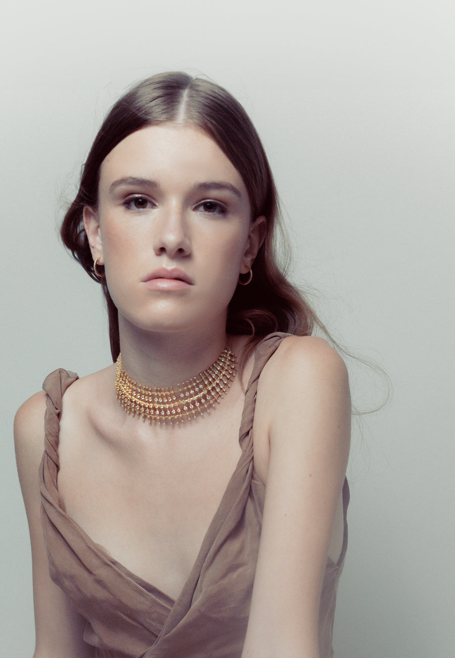 Choker con Brillo Helia formado por 179 circonitas engastadas a mano