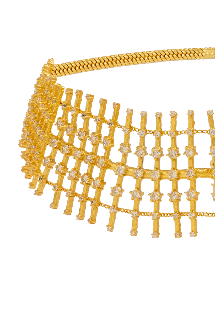Detalles del choker con brillo Helia compuesto por circonitas de distintos tamaños engastadas a mano