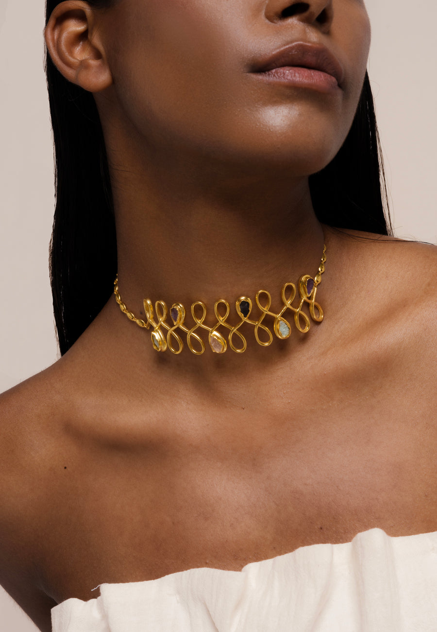 choker unalome con piedras naturales en tonos pastel