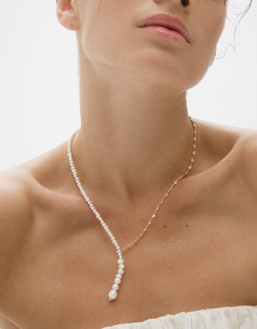 Collar Celine de perlas con forma de serpiente