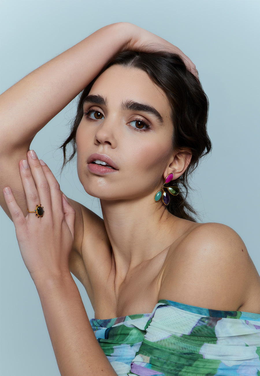 Boucles d'oreilles de manifestation multicolores