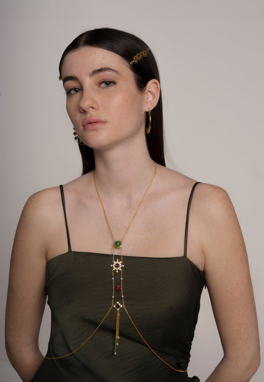 Pechera para mujer multicolor con piedras en tonos verdes, rojos y morados