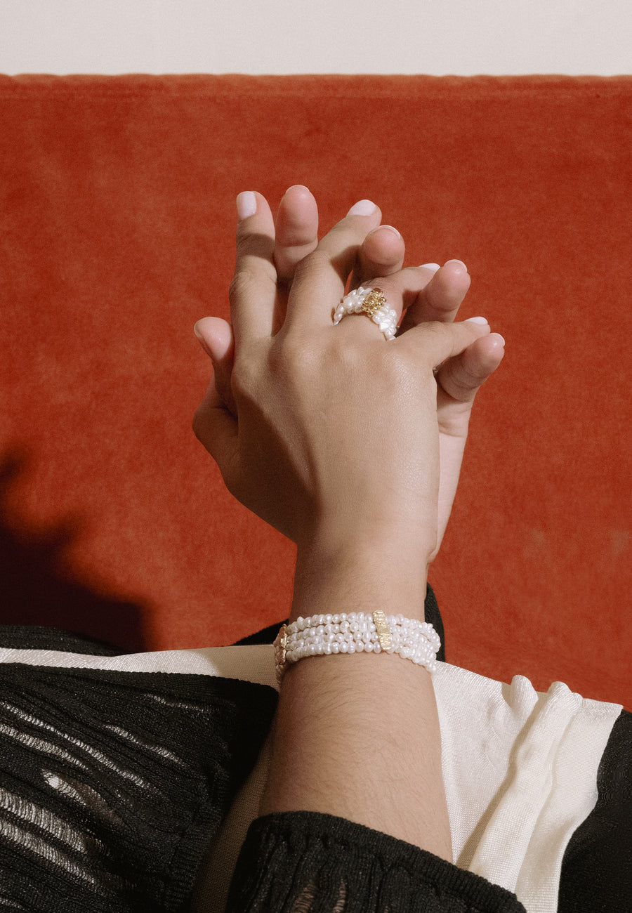 pulsera brazalete de perlas