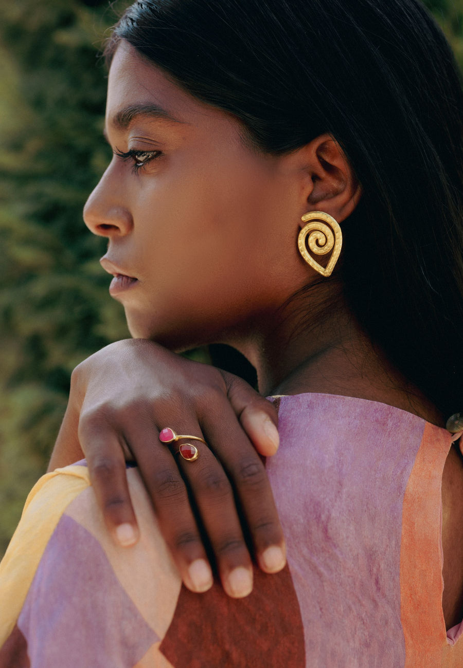 Pendientes en forma de caracola con anillo aura naranja y rosa de piedras naturales