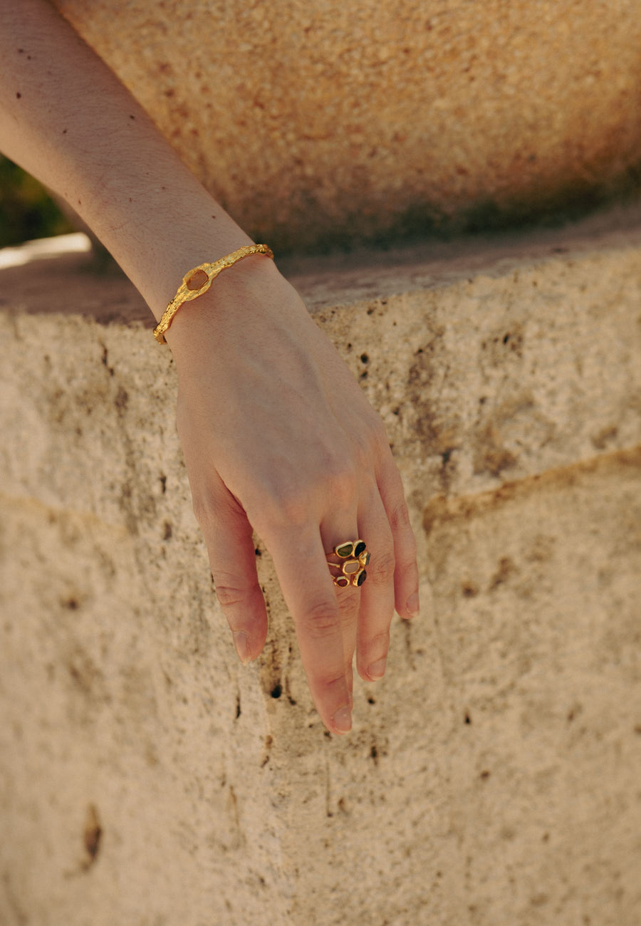 Brazalete de piedra citrino namasté combinado con anillo unalome