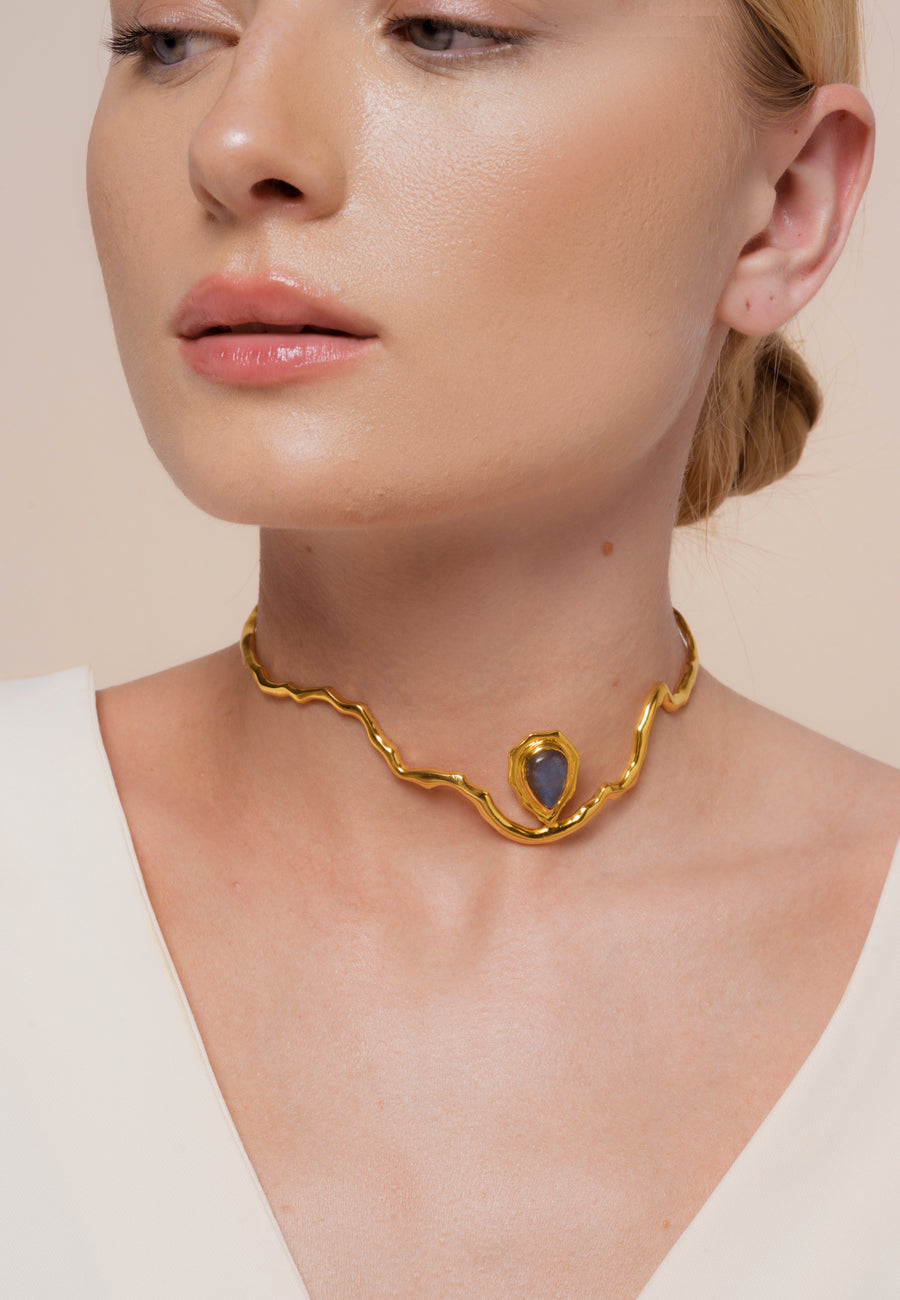choker de gota ondulado con piedra labradorita