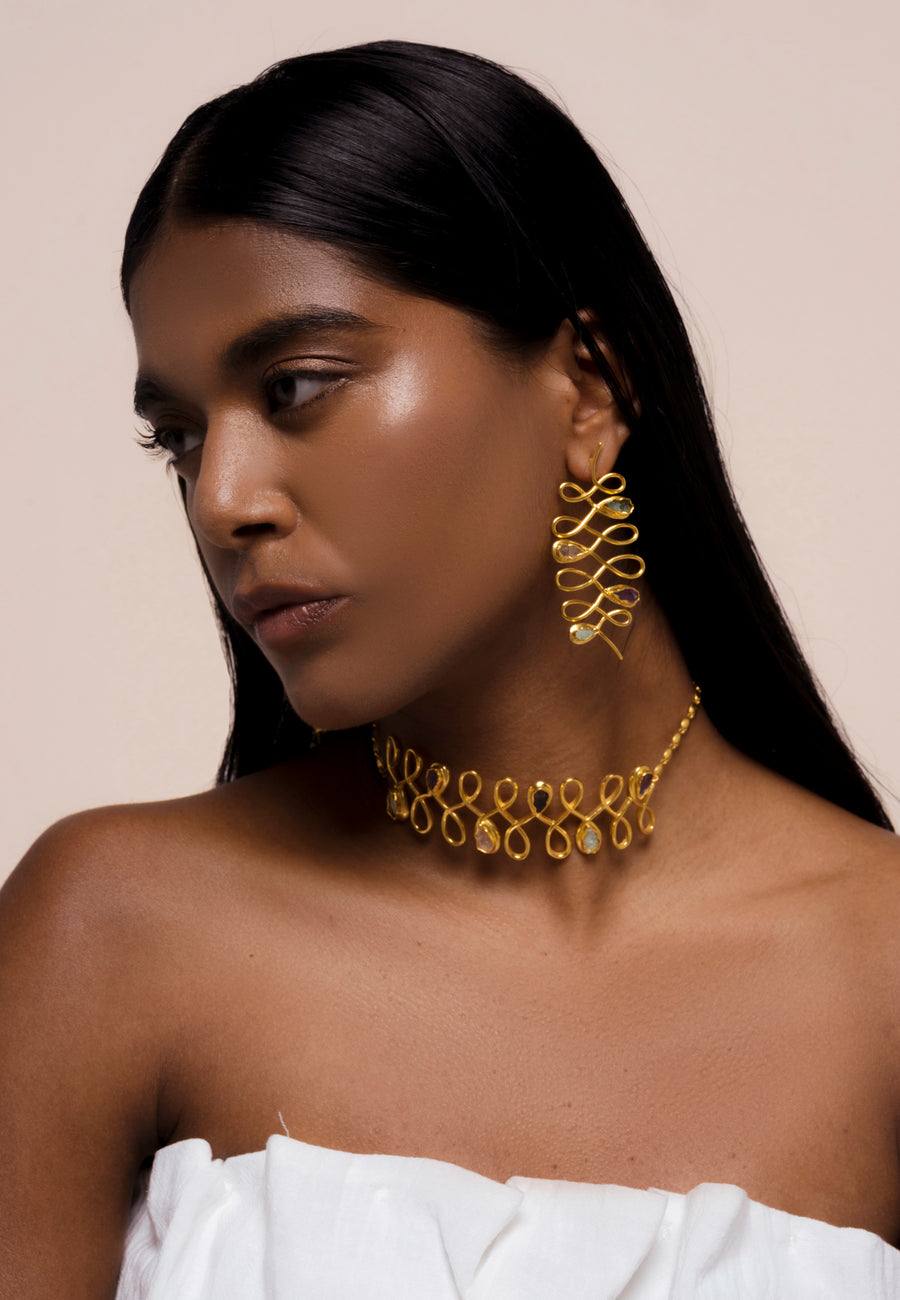 choker unalome con piedras naturales en tonos pastel