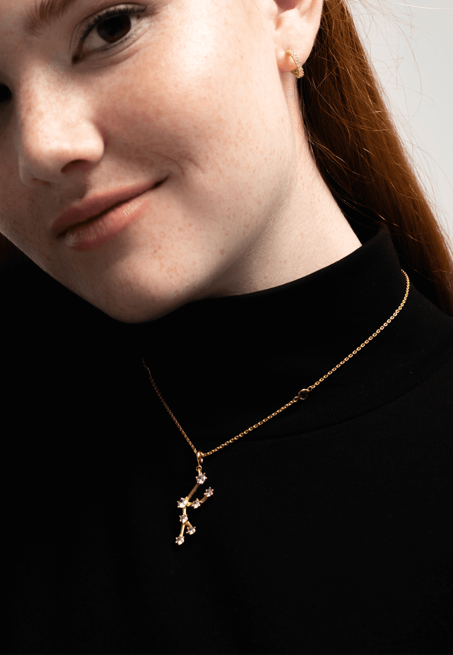 collar con la constelación de tauro