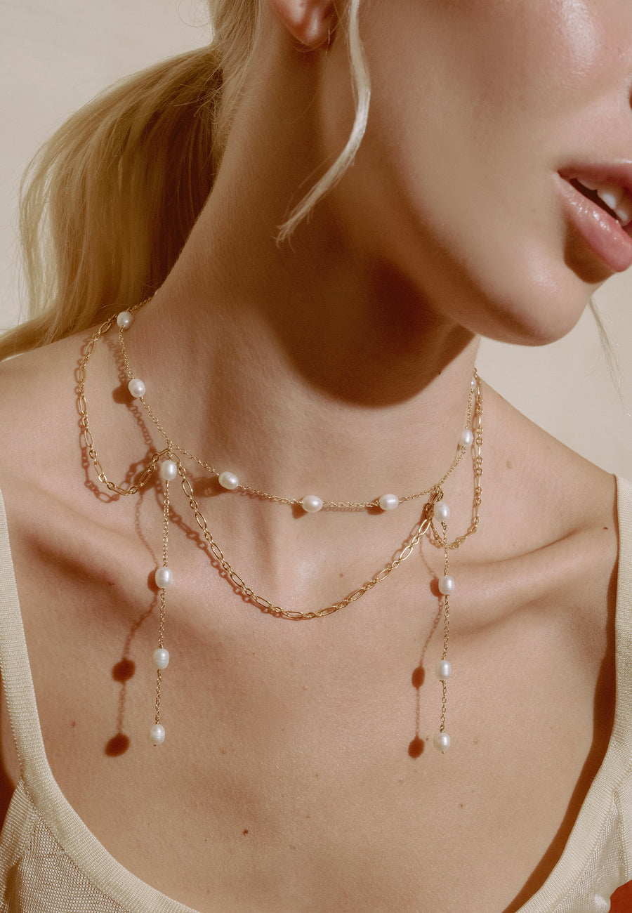 collar de perlas y cadena