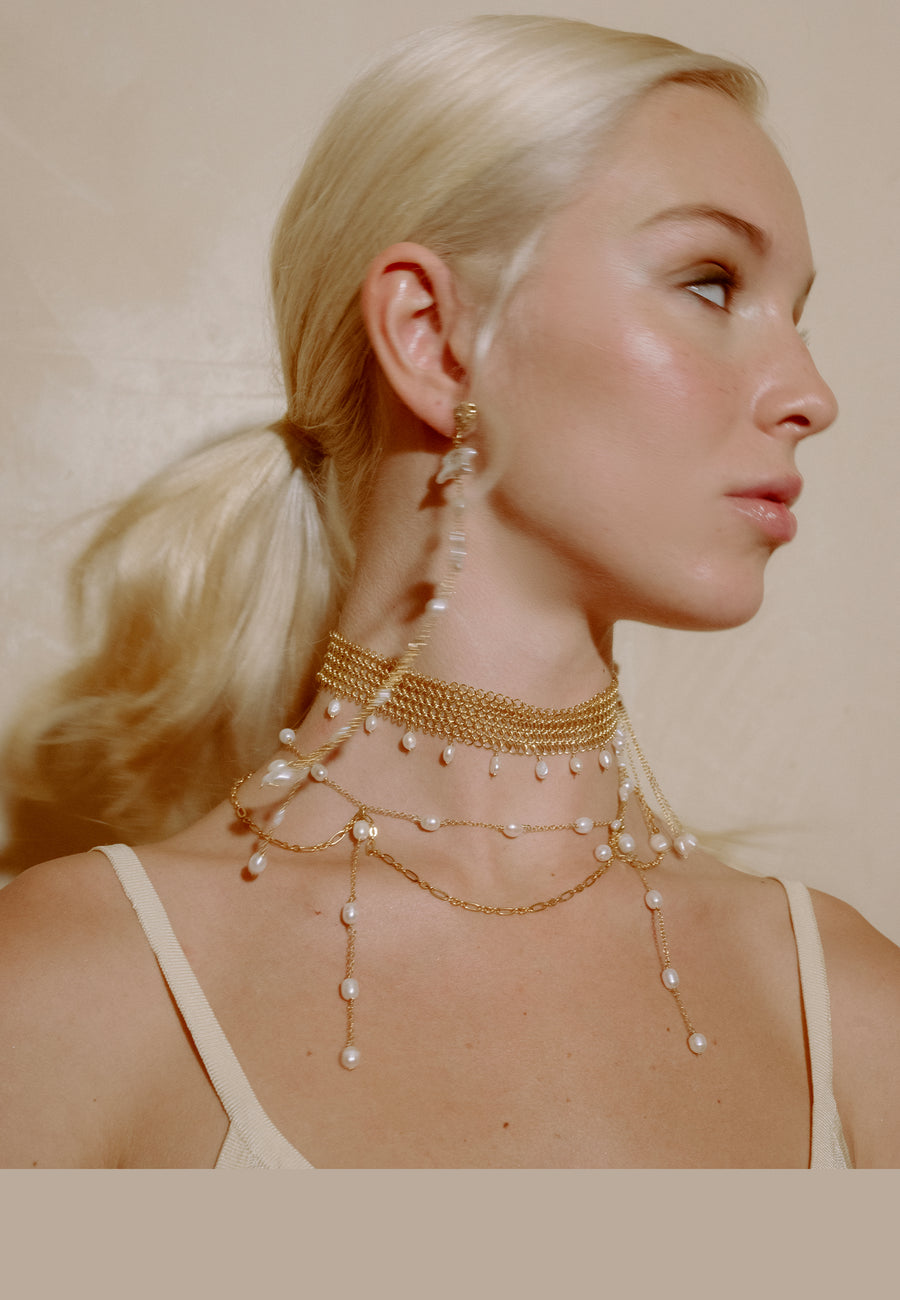 collar de perlas y cadena