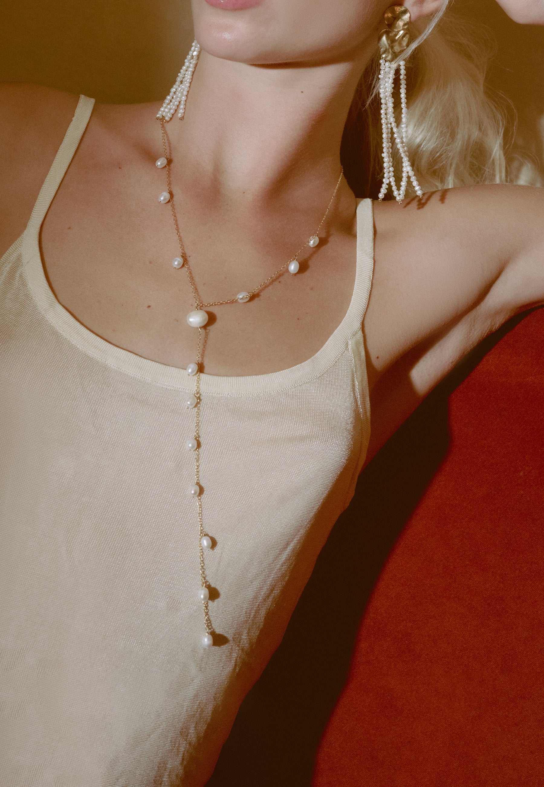 collar de perlas y cadena