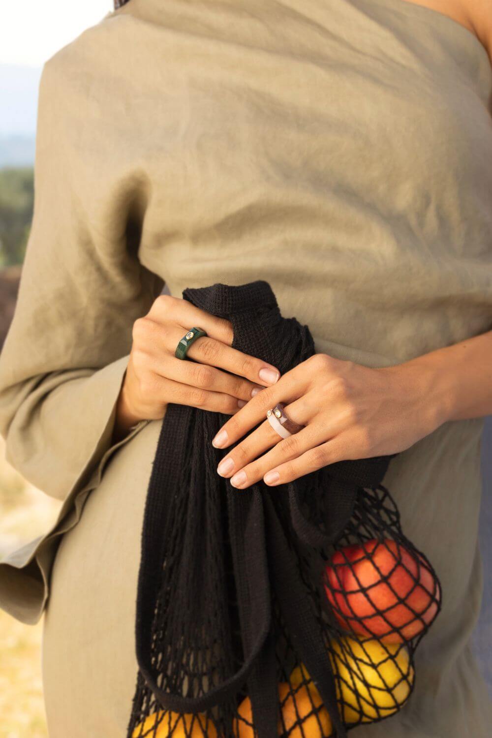 Anillos como joyas de piedras naturales