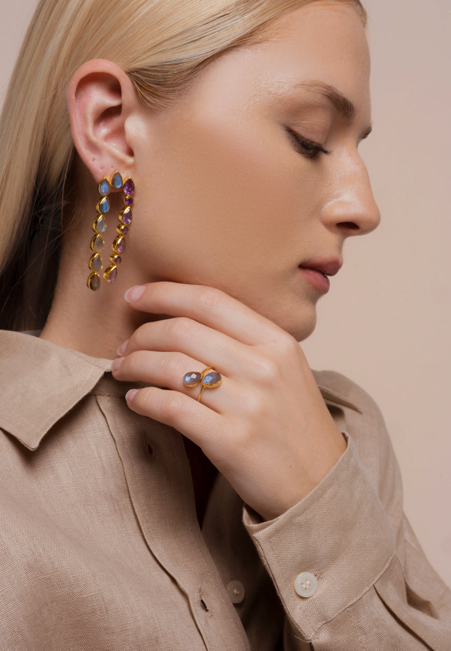Pendientes dobles hechos con amatista y labradorita combinados con anillo