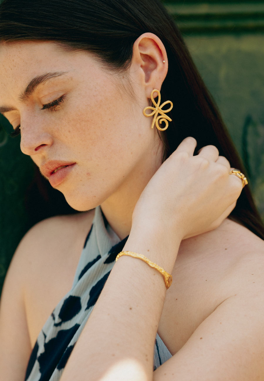 pendientes unconditional love dorados