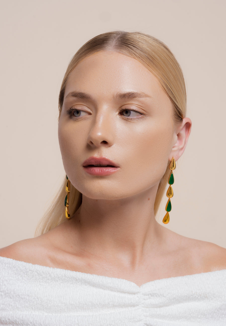 pendientes largos de gotas en color verde y dorado