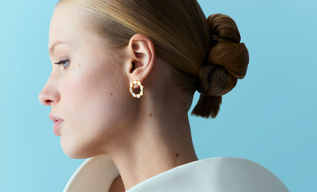 Pendientes de novia Lavani con estilo actual, ideales para novias modernas y románticas.