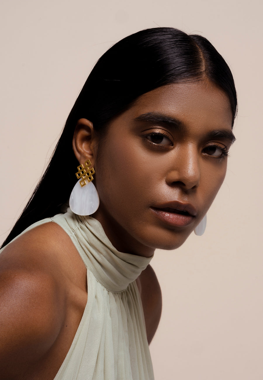 pendientes nudo blanco con madreperla