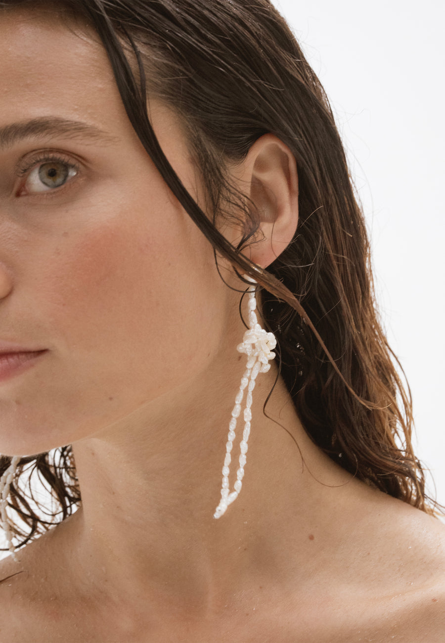 Pendientes Hebe de perlas de río pequeñas