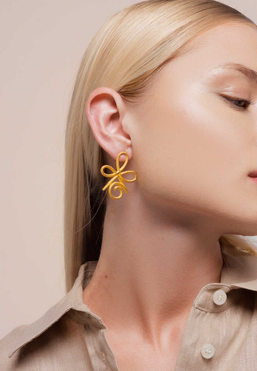 pendientes unconditional love bañados en oro de 22k