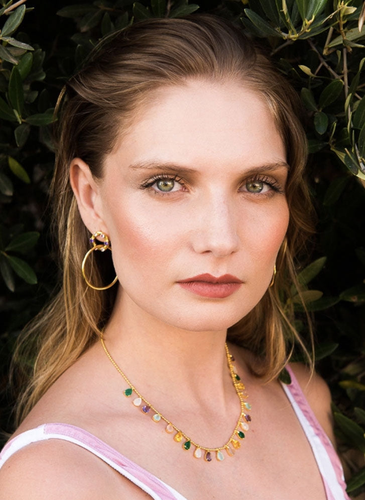 Collar de piedras de colores Pride dorado con pendientes