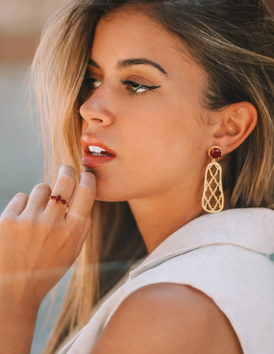 Rocio Camacho con Anillo dorado Kasia Rubi