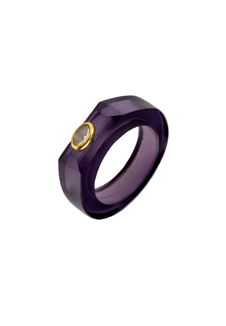 Anillo hecho completamente de amatista