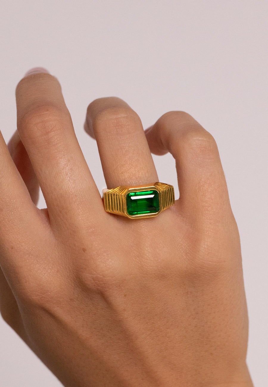 anillo esmeralda bañado en oro estilo vintage