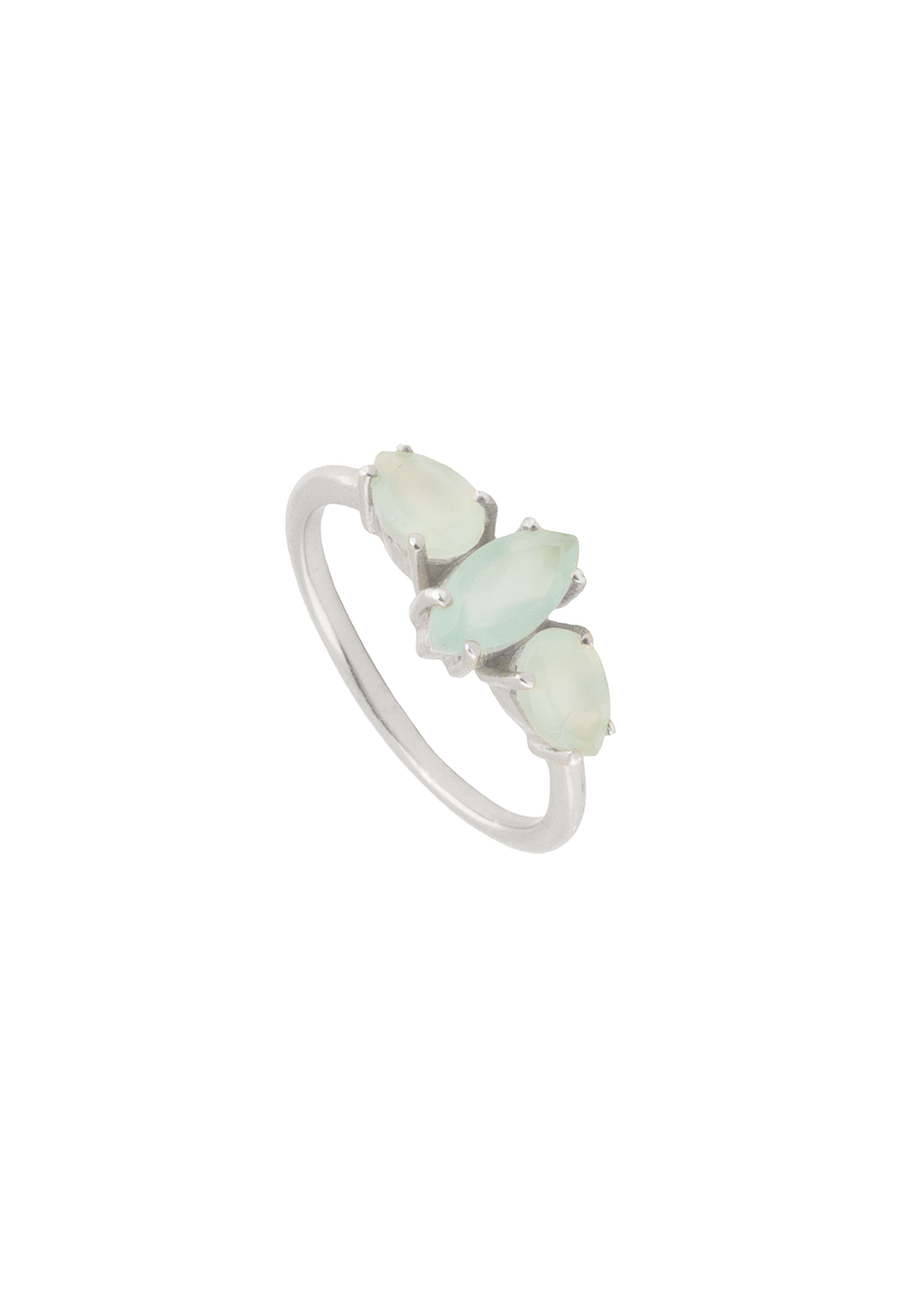Anillo plateado con tres piedras aguamarina