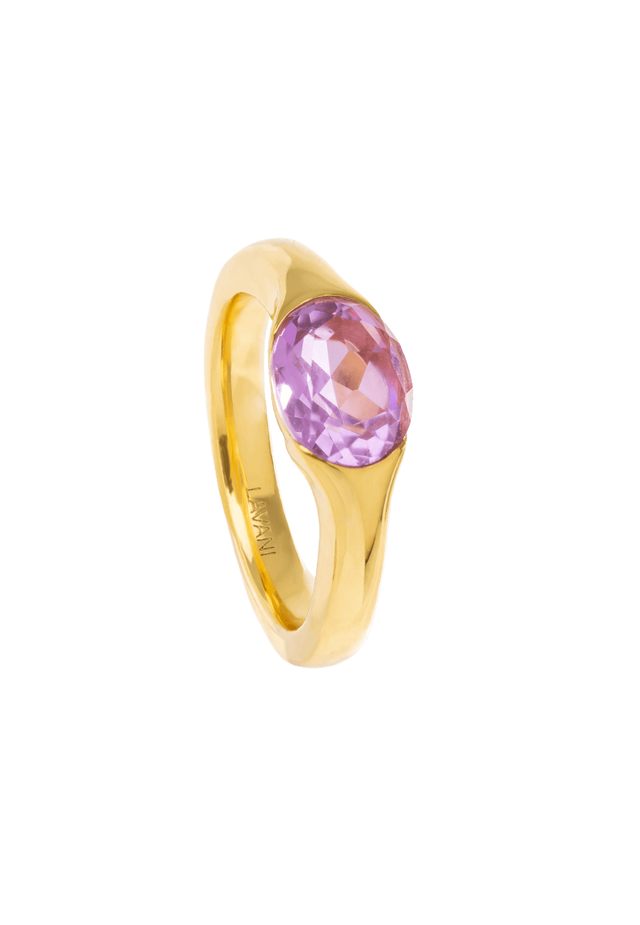 Anillo ovalado decorado con cuarzo hidrotermal rosa