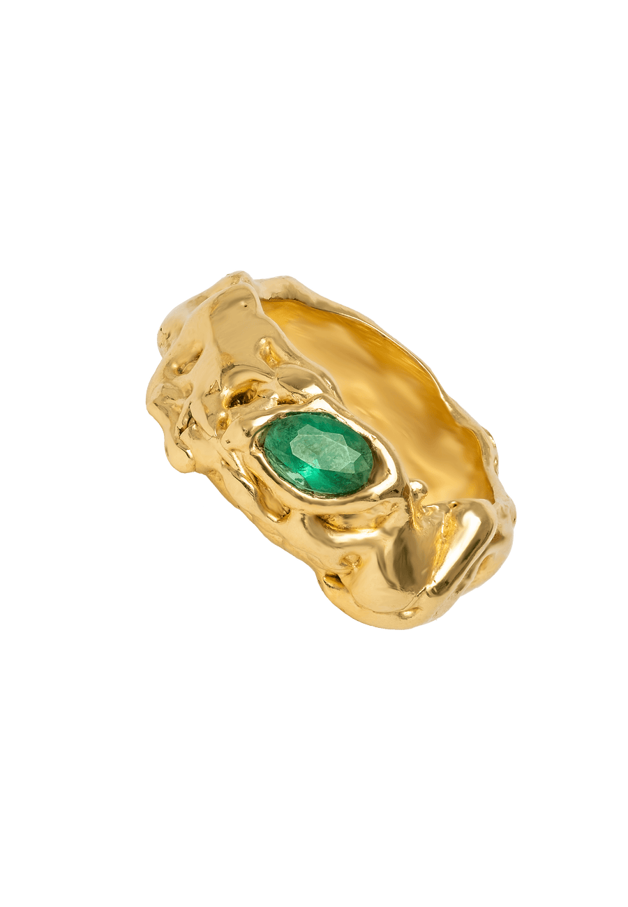 Anillo grueso dorado con piedra verde