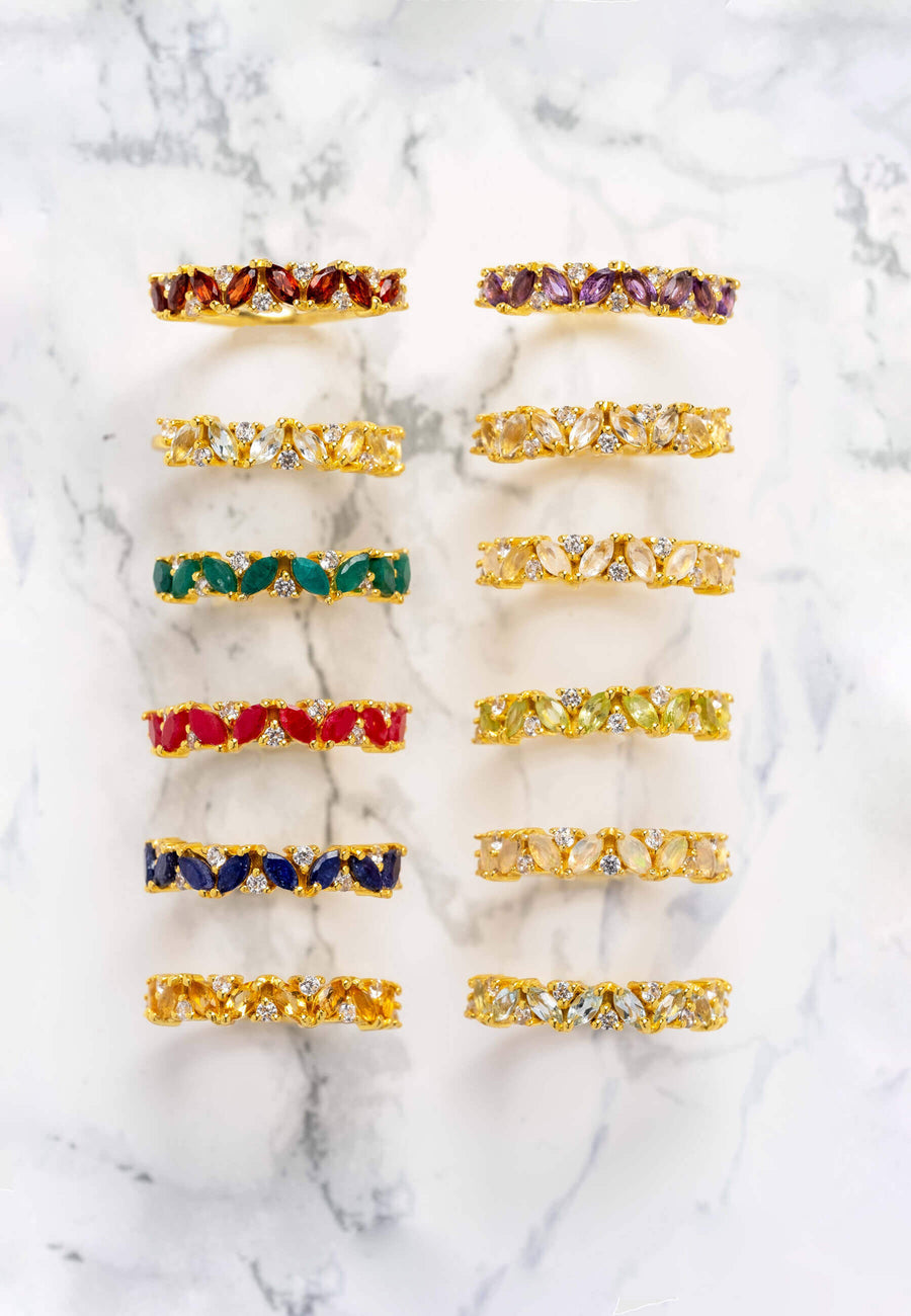 Coleccion de anillos dorados con piedras naturales de LAVANI JEWELS
