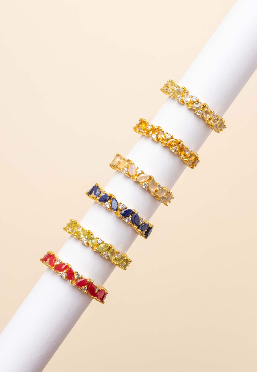 Varios anillos de piedra de nacimiento con piedras citrino, piedraluna, lapislazuli.