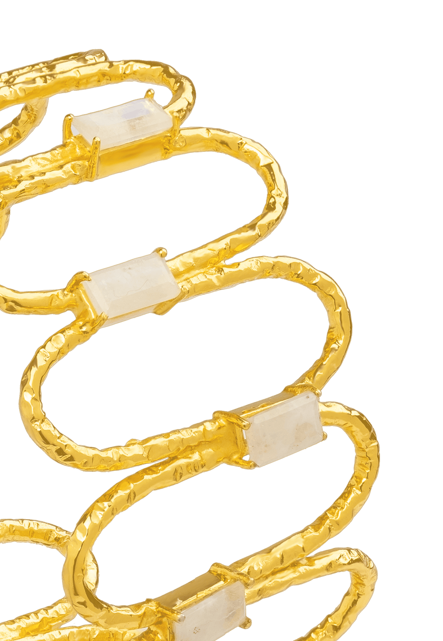 Pulsera Rígida Dorada tipo Brazalete de Lavani Jewels