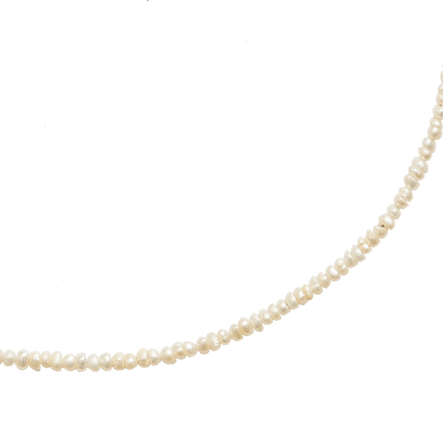 Collar de pequeñas perlas naturales de Lavani Jewels
