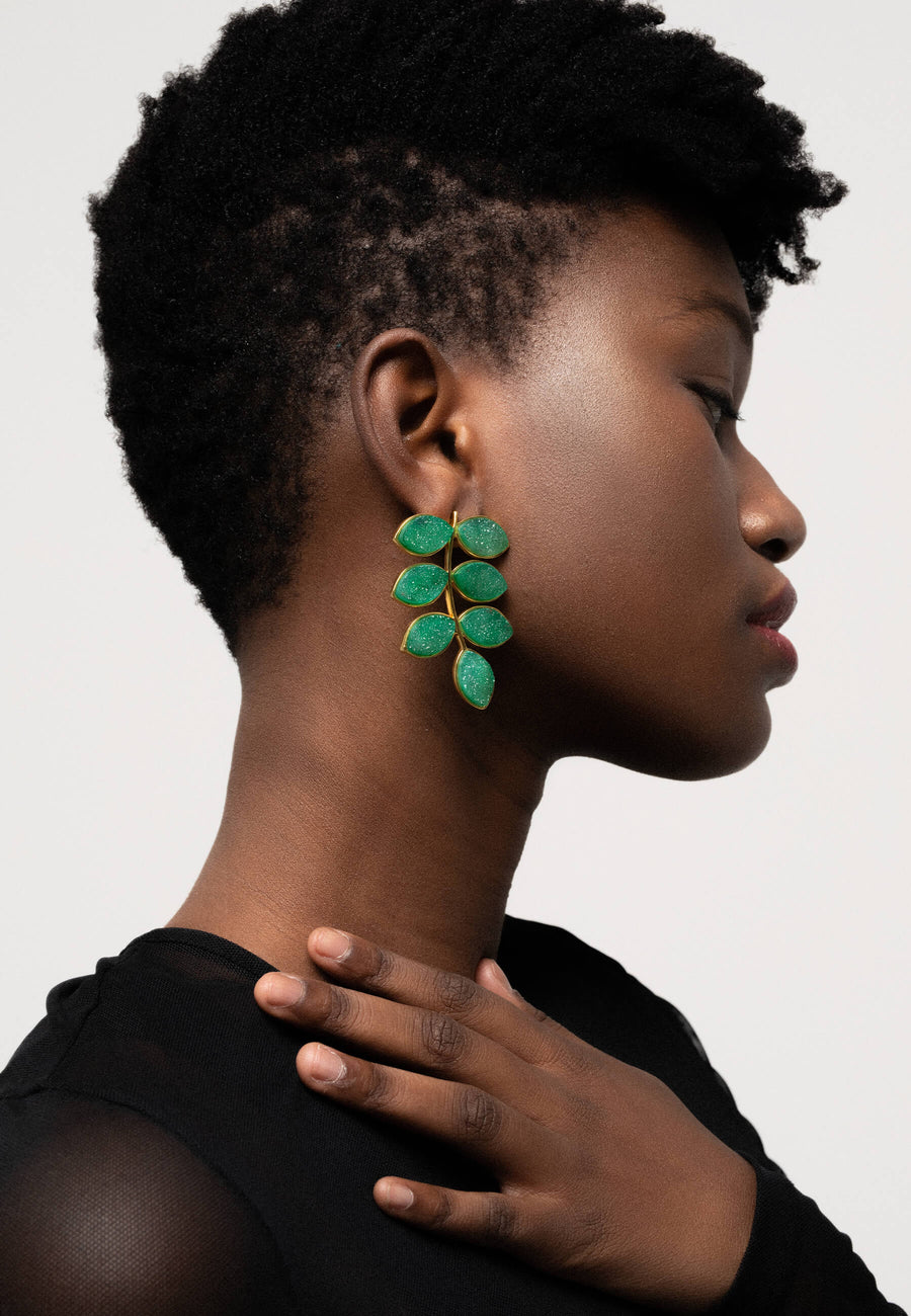 Pendientes verdes con forma de hoja de LAVANI