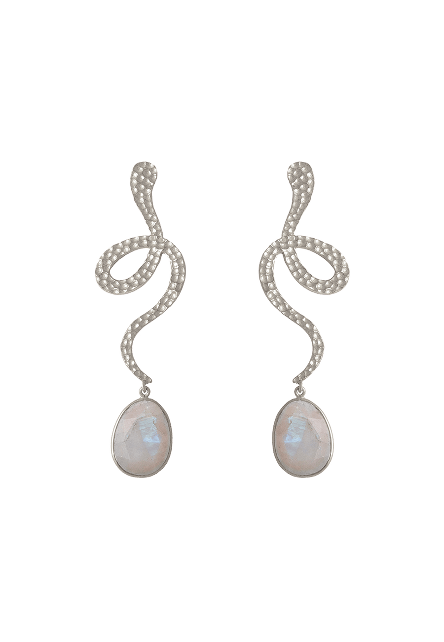 Pendientes de serpiente plateados con piedra blanca