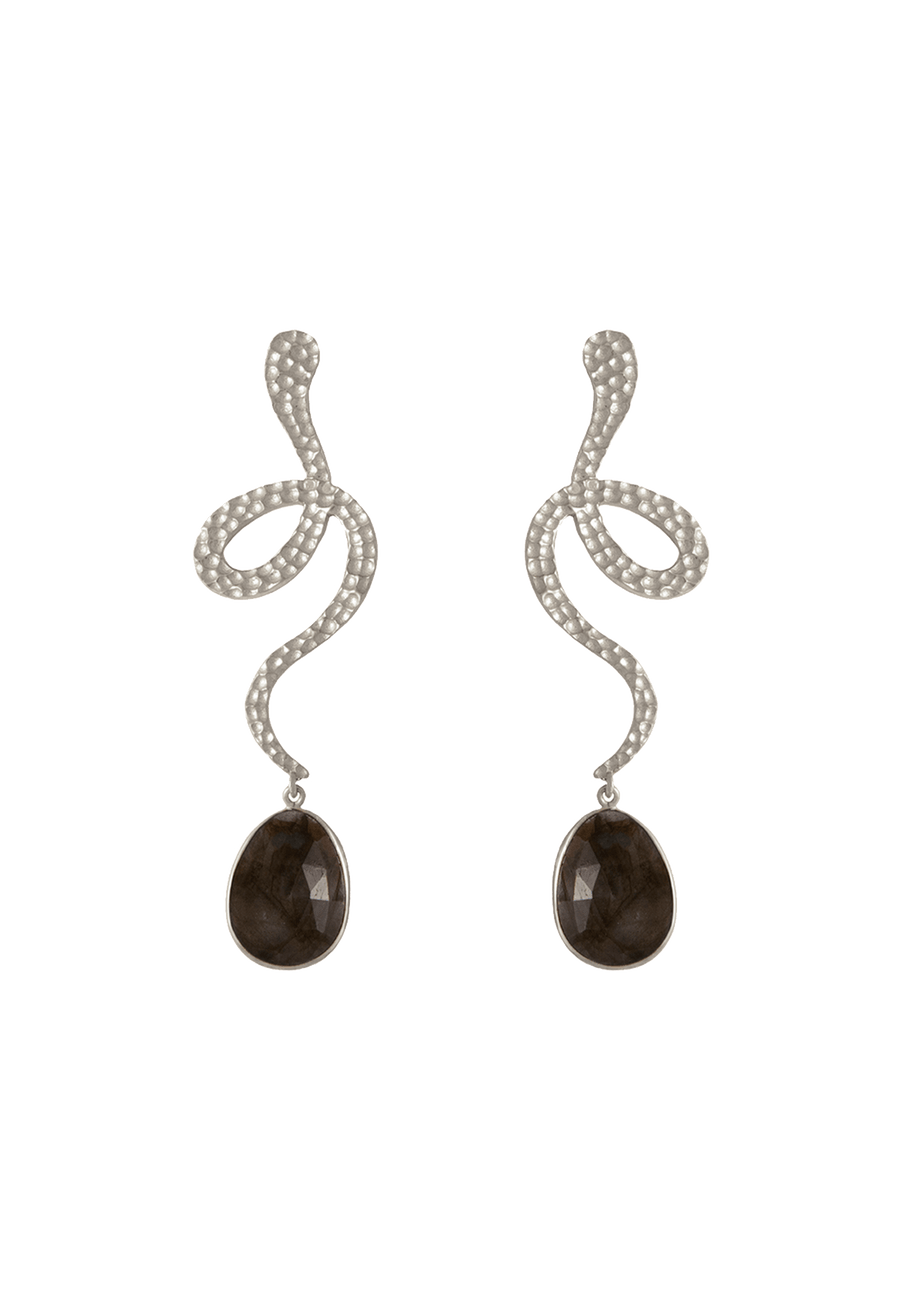 Pendientes de serpiente plateados con piedra en gris