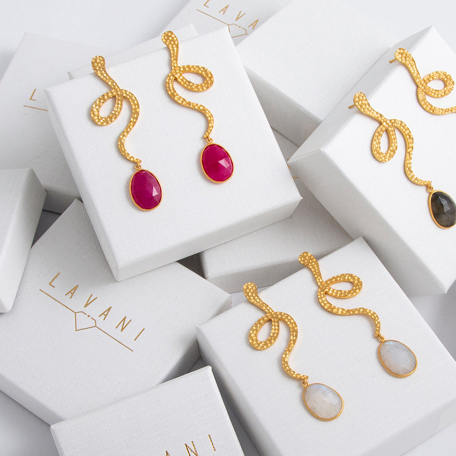 Varios Pendientes Thar distinto color