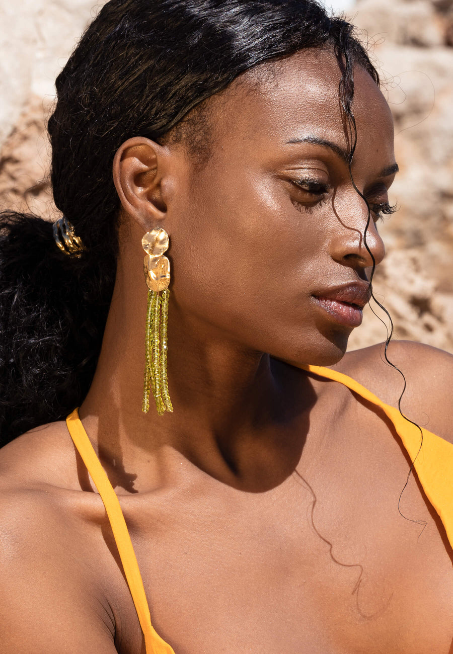 Pendientes largos con cuentas verdes perfectos para eventos