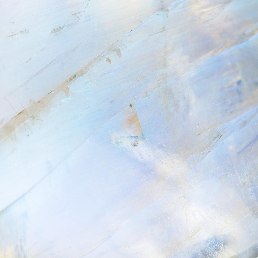 Piedraluna de cerca de Pendientes Moonlight Blanco